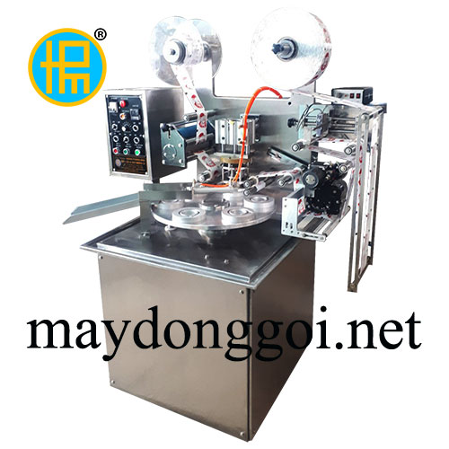 Máy chiết rót dán miệng ly chè đậu đen (mâm xoay)